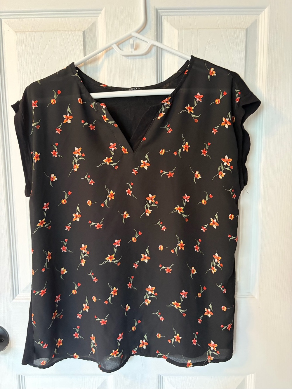 HPapermoon Black Floral Split V-Neck Short Sleeve Blouse - Size Small